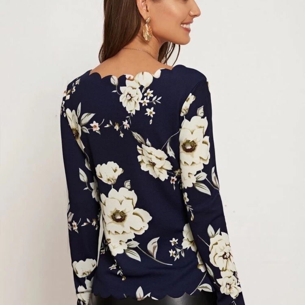 FLASH SALE 4 for $20💖Floral Scallop Edge Top - Picture 4 of 8